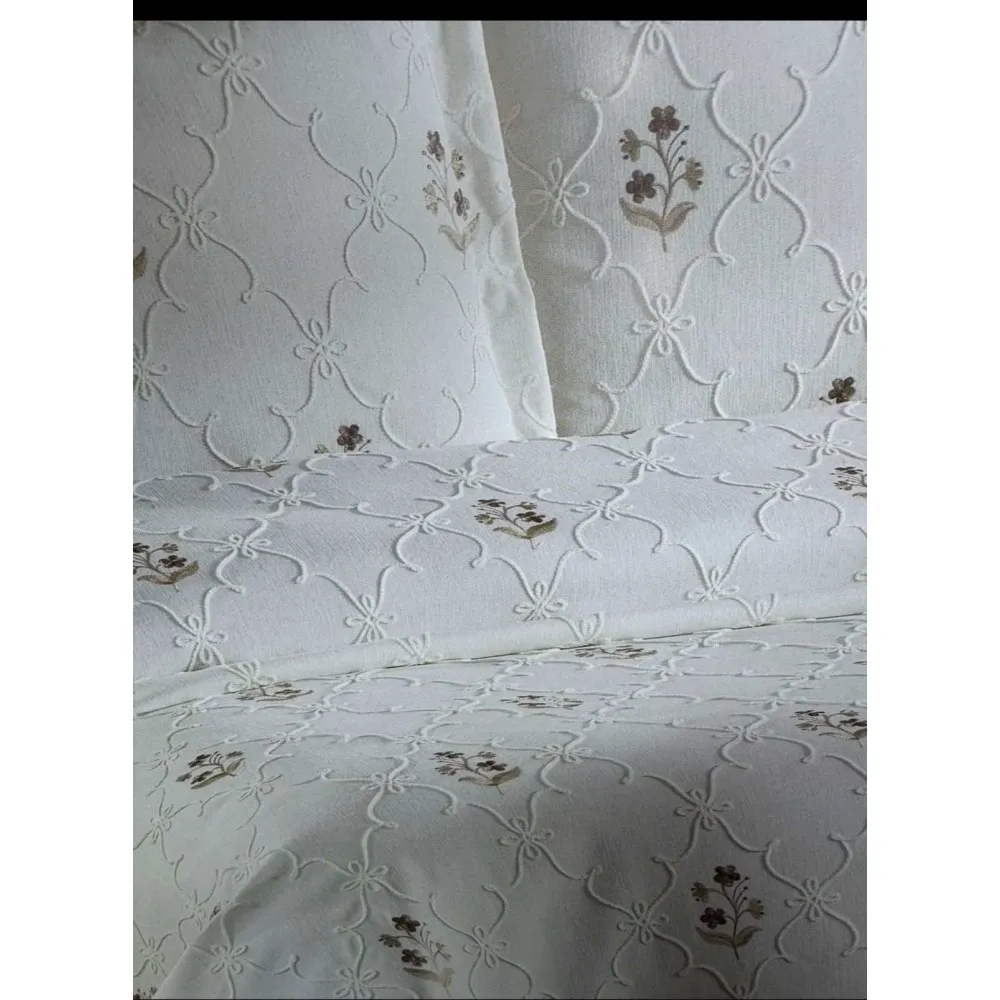 GOLDEN HOME OYA MODEL ÇİFT KİŞİLİK YASTIKLI NAKIŞLI PİKE CAPİÇİNO