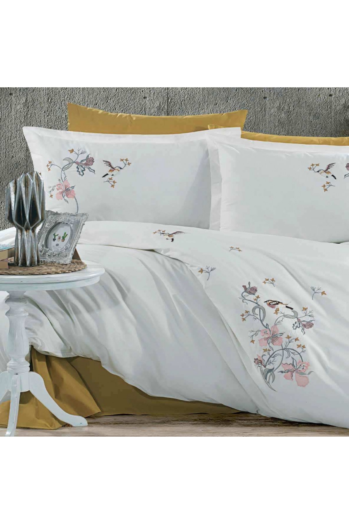 GOLDEN HOME TİAMO MODEL ÇİFT KİŞİLİK NAKIŞLI NEVRESİM %100 PAMUK BEYAZ